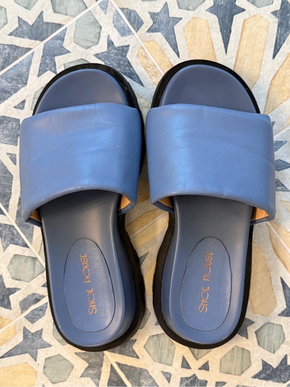 Women's Blue Slide Sandals with rubber lug outsole  worn once. - Picture 4 of 8
